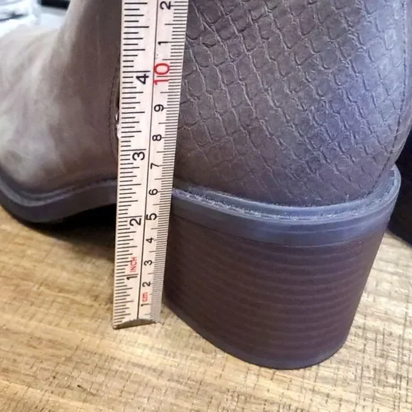 Clarks Women's Leather Healed Ankle Fall Winter Boots Side Zip Dark Taupe Sz 8 - Picture 8 of 12